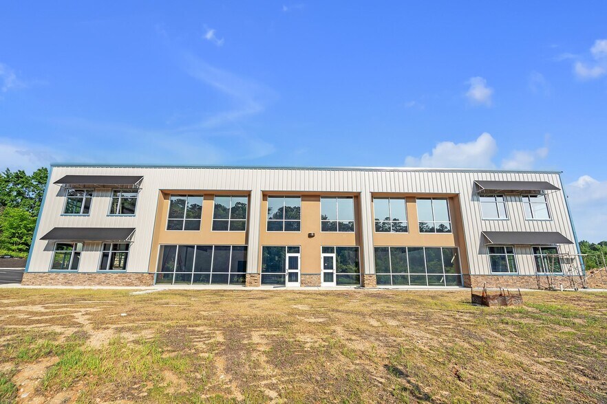 More Photos Of 1703 Roundrock Dr, Raleigh Flex For Lease