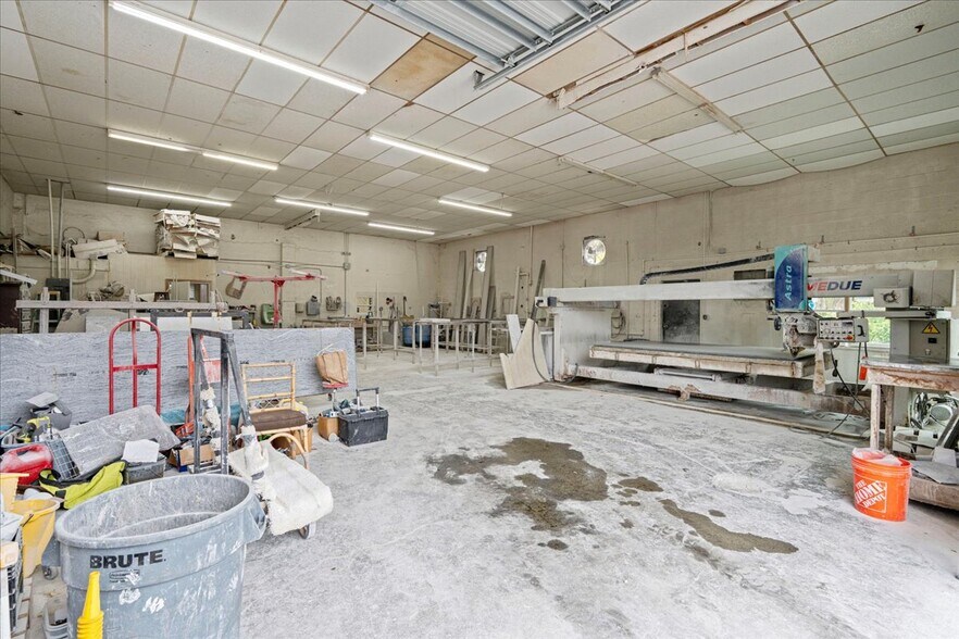 More Photos Of 1434 Market Cir, Port Charlotte Warehouse For Sale