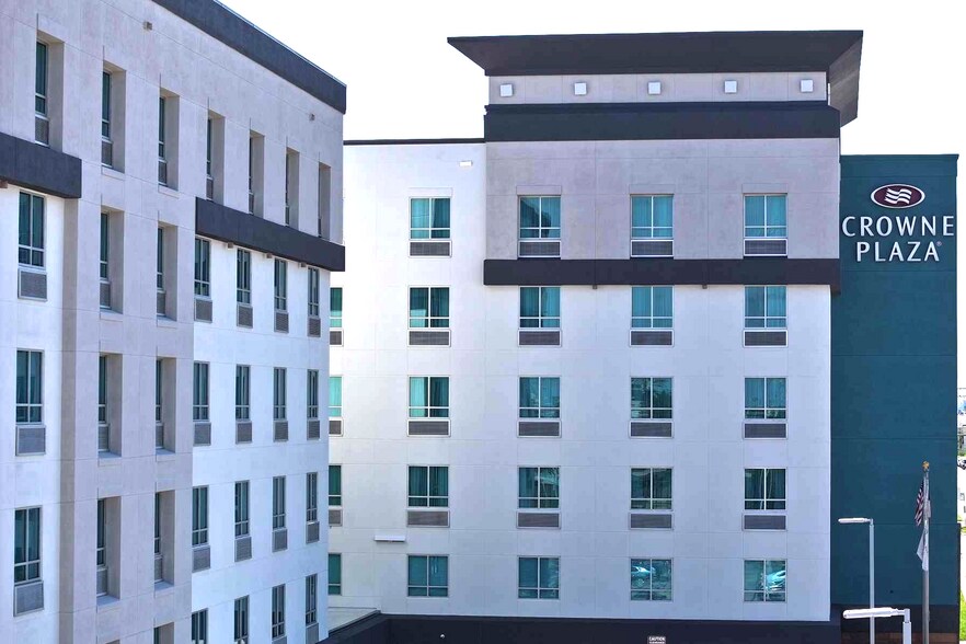 More Photos Of 7611 Katy Fwy, Houston Hotel For Sale