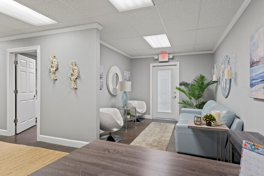 More Photos Of 2445 S 5th St, Springfield Office For Sale