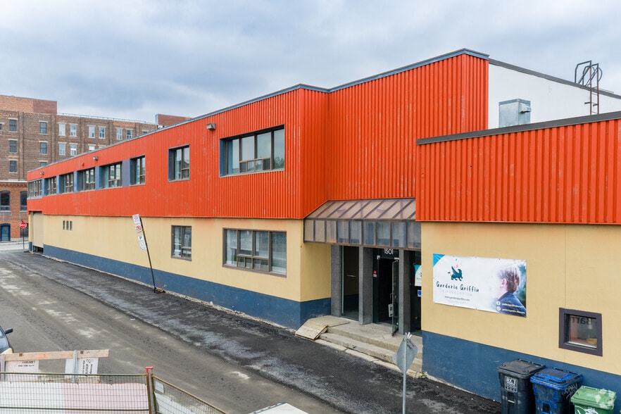 More Photos Of 425 Rue Guy, Montréal Light Distribution For Lease