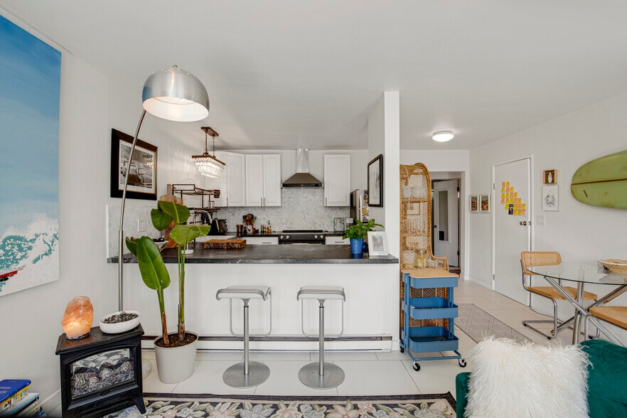 More Photos Of 1959 Grace Ave, Los Angeles Apartments For Sale