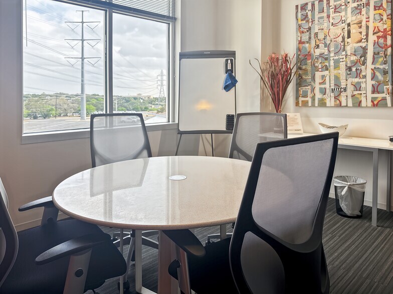 More Photos Of 401 E Sonterra Blvd, San Antonio Coworking Space