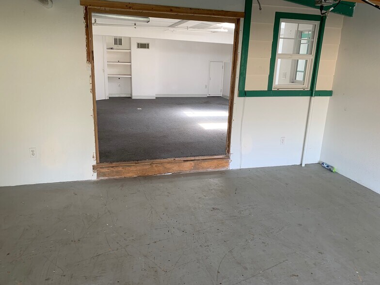 More Photos Of 4848 Colt St, Ventura Manufacturing For Sale