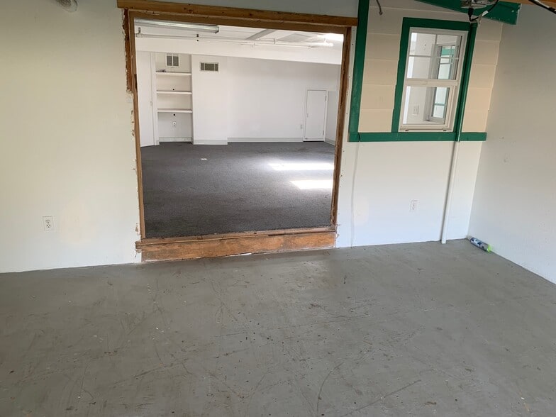 More Photos Of 4848 Colt St, Ventura Manufacturing For Sale