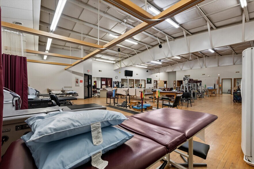 More Photos Of 18 Sportsman Dr, Clarion Medical For Lease