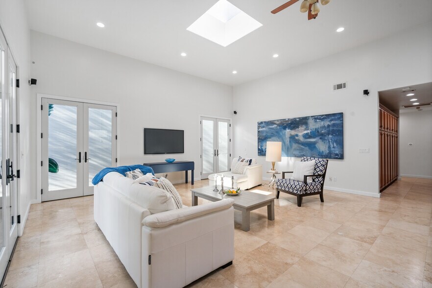 More Photos Of 3718 S Barrington Ave, Los Angeles Rehabilitation Center For Lease