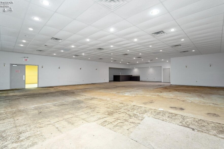 More Photos Of 46400 Telegraph Rd, Amherst Freestanding For Sale