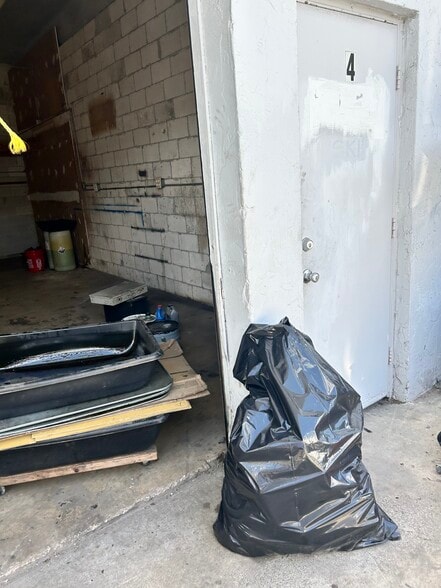 More Photos Of 5840-5846 Funston St, Hollywood Light Manufacturing For Lease