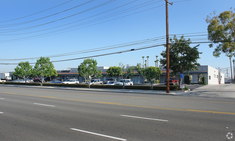 More Photos Of 1471-1495 E Warner Ave, Santa Ana Light Manufacturing For Lease