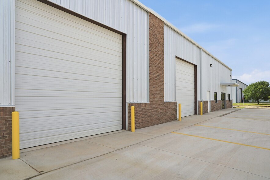 More Photos Of 2609-2617 S Ann Arbor Ave, Oklahoma City Warehouse For Lease