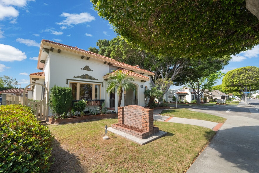 More Photos Of 702-704 E Chapman Ave, Orange Office For Lease