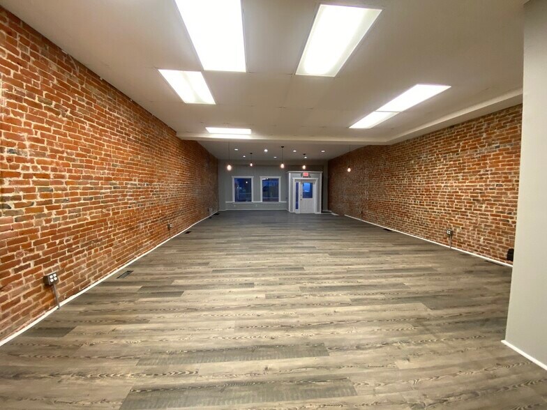 More Photos Of 2514 College Ave, Alton Specialty For Lease