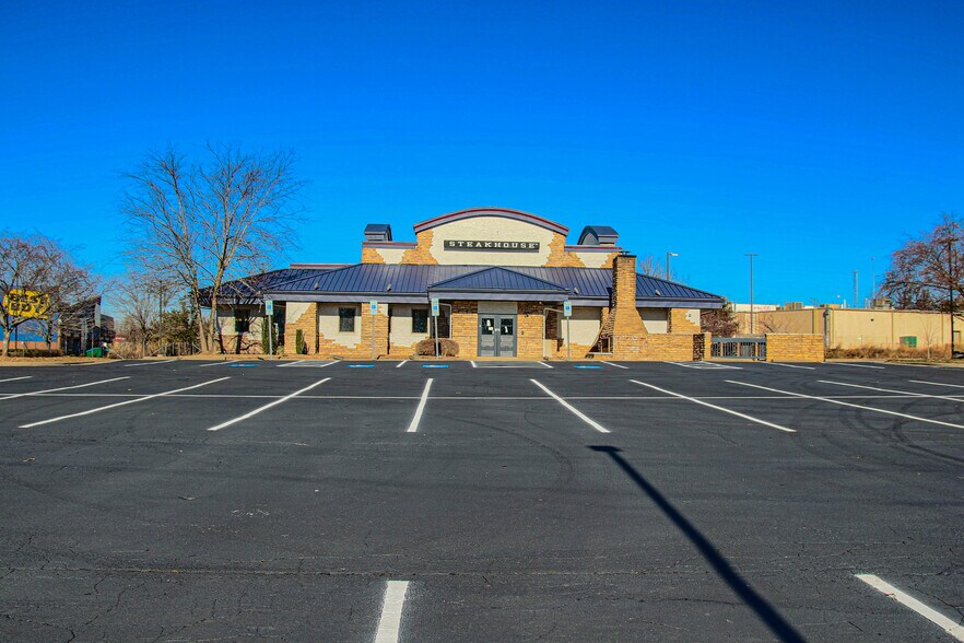 More Photos Of 341 Rockwood Rd, Arden Restaurant For Lease