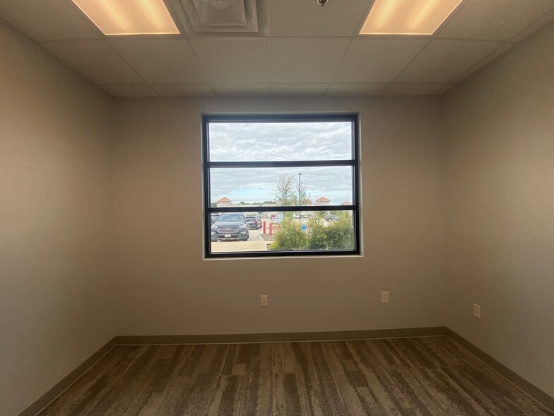 More Photos Of 1880 N Stonebridge Dr, McKinney Medical For Sale