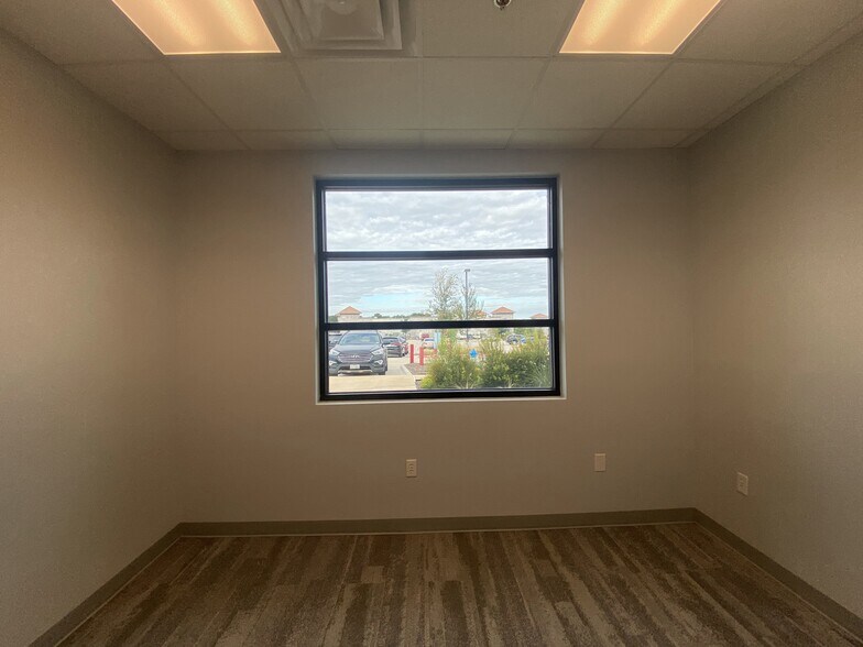 More Photos Of 1890 N Stonebridge Dr, McKinney Medical For Sale