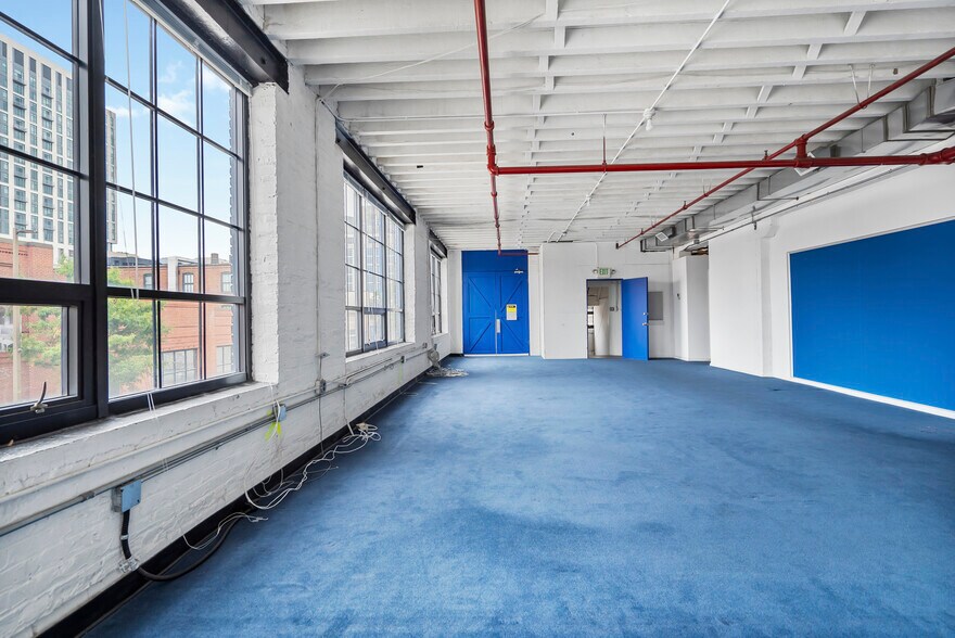 More Photos Of 1434 Fleet St, Baltimore Showroom For Lease