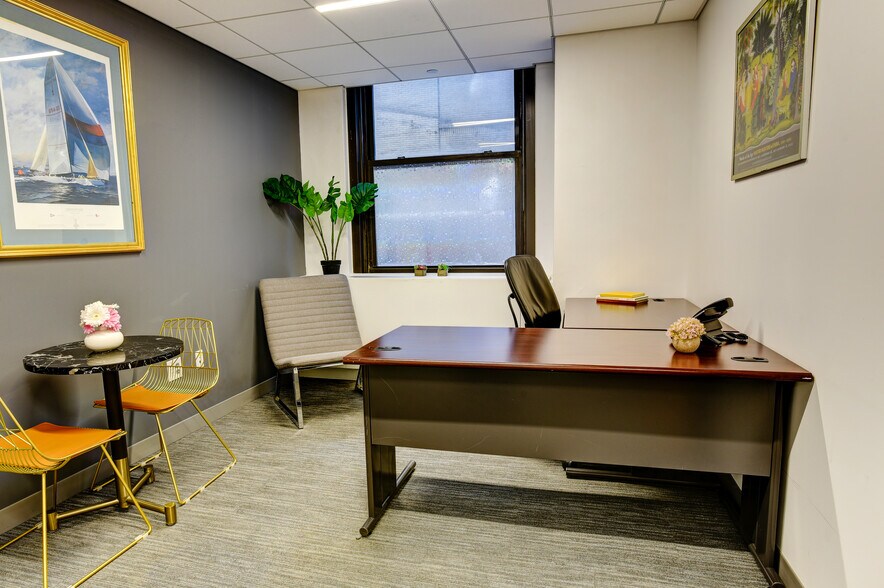 More Photos Of 420 Lexington Ave, New York Coworking Space
