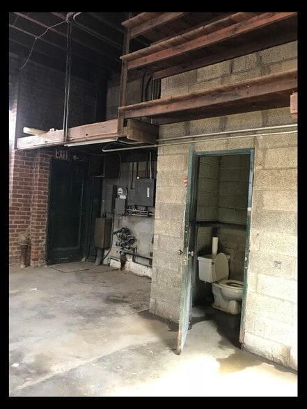 More Photos Of 3533 Vernon Blvd, Long Island City Warehouse For Lease