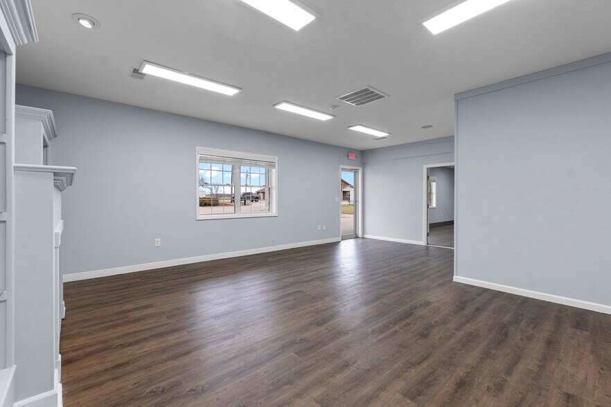 More Photos Of 2437 Myra Dr, Cape Girardeau Office For Sale