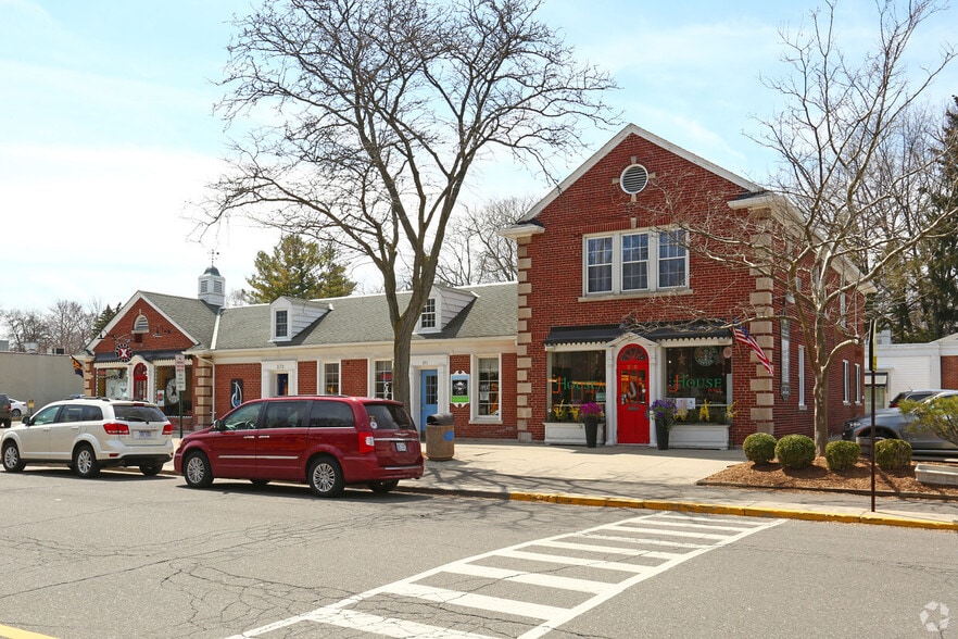 Primary Photo Of 377 Fisher Rd, Grosse Pointe Farms Storefront Retail Office For Lease