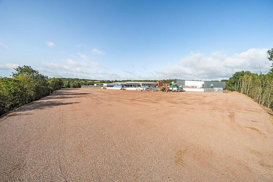 More Photos Of Dallow Rd, Luton Supermarket For Lease