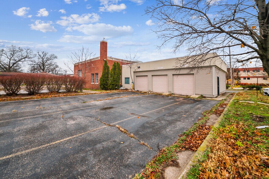 More Photos Of 43 W Laketon Ave, Muskegon General Retail For Sale