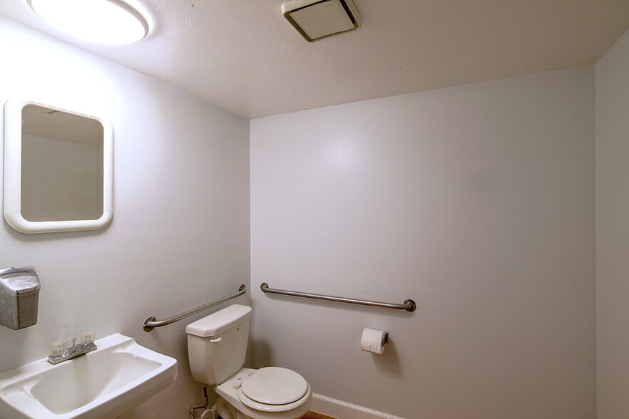 More Photos Of 158 W Pomona Ave, Monrovia Warehouse For Lease