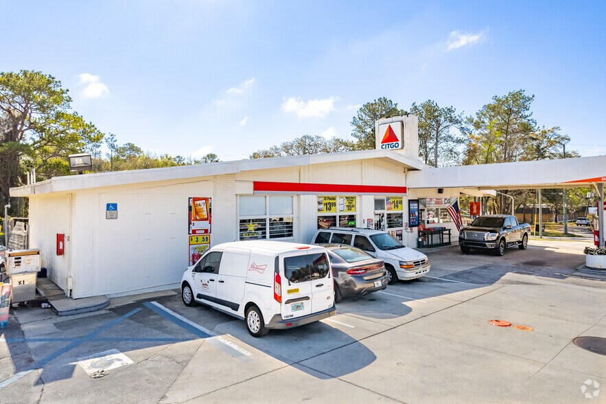 Primary Photo Of 709 S Broad St, Brooksville Service Station For Sale