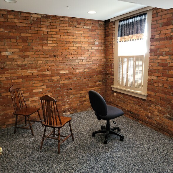 More Photos Of 600 Main St, Riverton Office For Sale