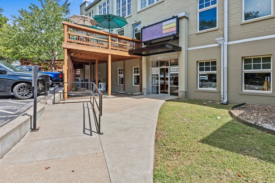 More Photos Of 509 W Spring St, Fayetteville Storefront Retail Office For Lease