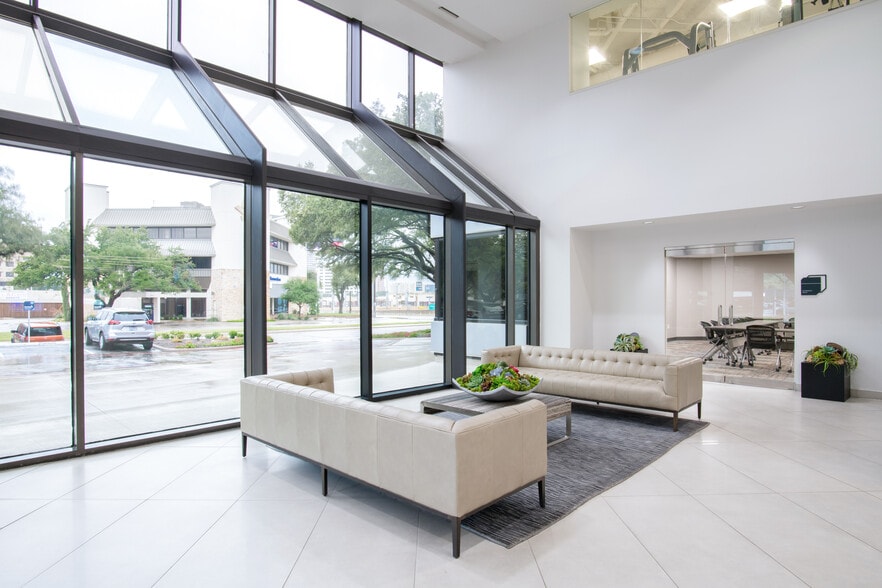 More Photos Of 5728 Lyndon B Johnson Fwy, Dallas Office For Lease
