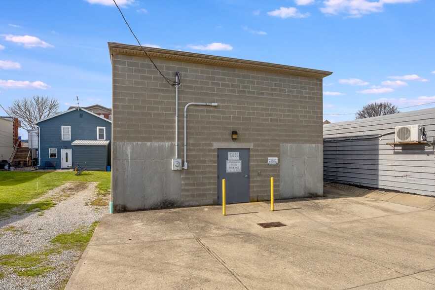 More Photos Of 438 Walnut St, Lawrenceburg Self Storage For Sale