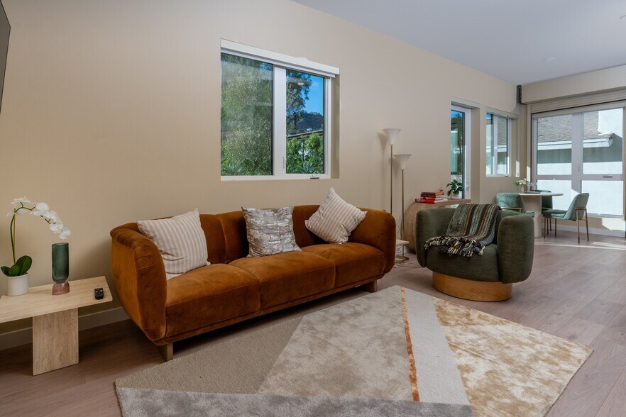 More Photos Of 1511 N Fairfax Ave, Los Angeles Apartments For Lease