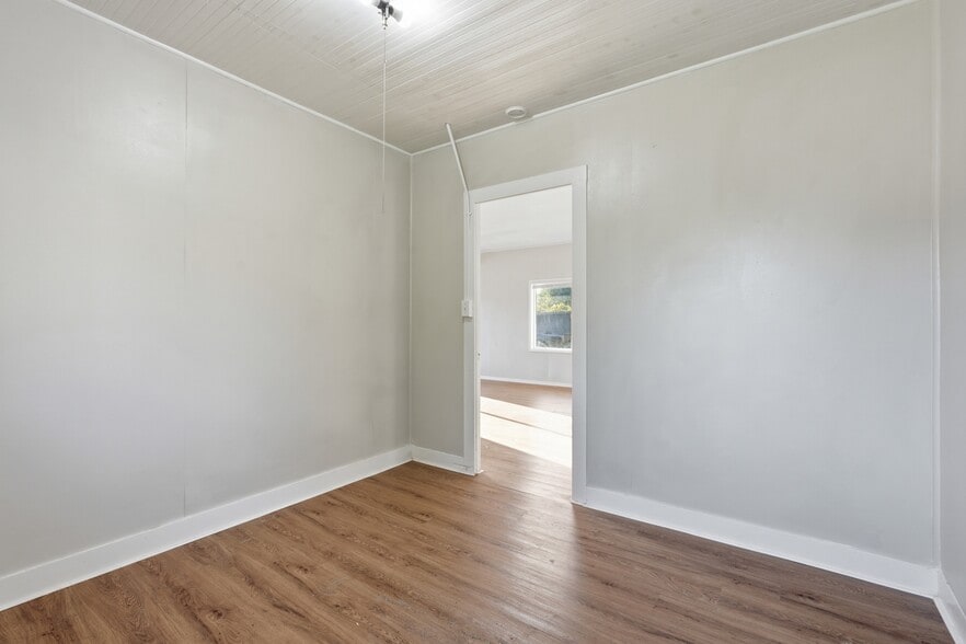More Photos Of 5024 NW Jetty Ave, Lincoln City Storefront Retail Residential For Sale