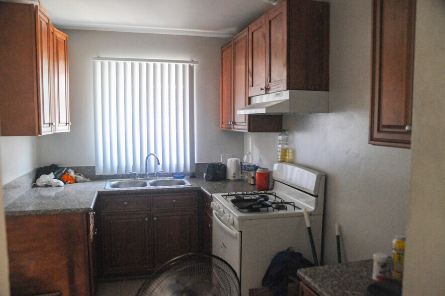 More Photos Of 685 S Coronado St, Los Angeles Apartments For Sale