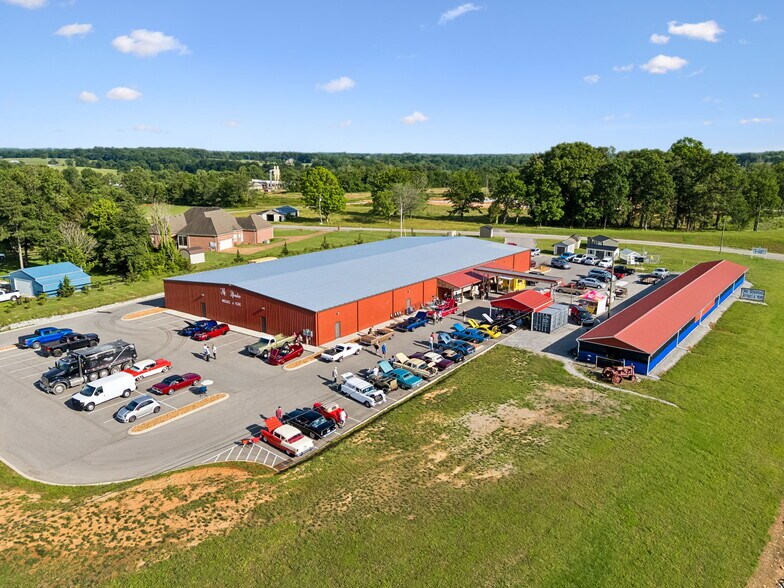 More Photos Of 4070 Old Highway 431, Greenbrier Freestanding For Sale