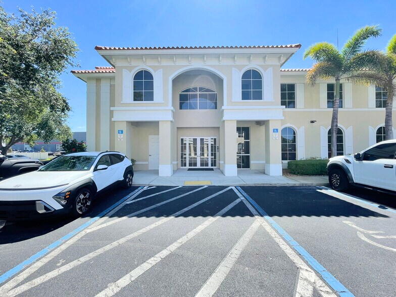 More Photos Of 4375 Radio Rd, Naples Office For Lease