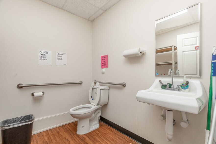 More Photos Of 5600-5610 Delmar Blvd, Saint Louis Apartments For Lease