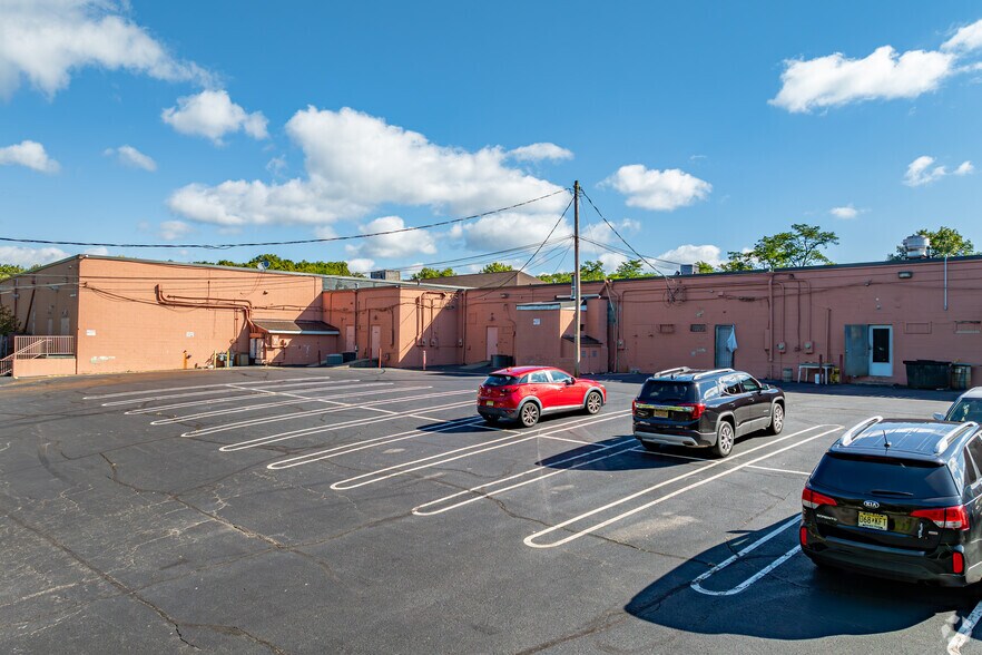 More Photos Of 109-115 Skyline Dr, Ringwood Unknown For Lease