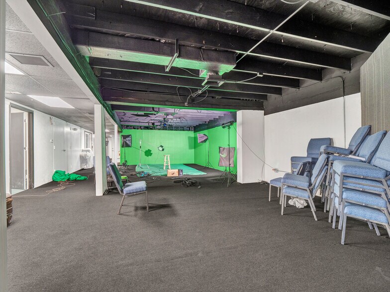 More Photos Of 824 W Pipeline Rd, Hurst Religious Facility For Sale