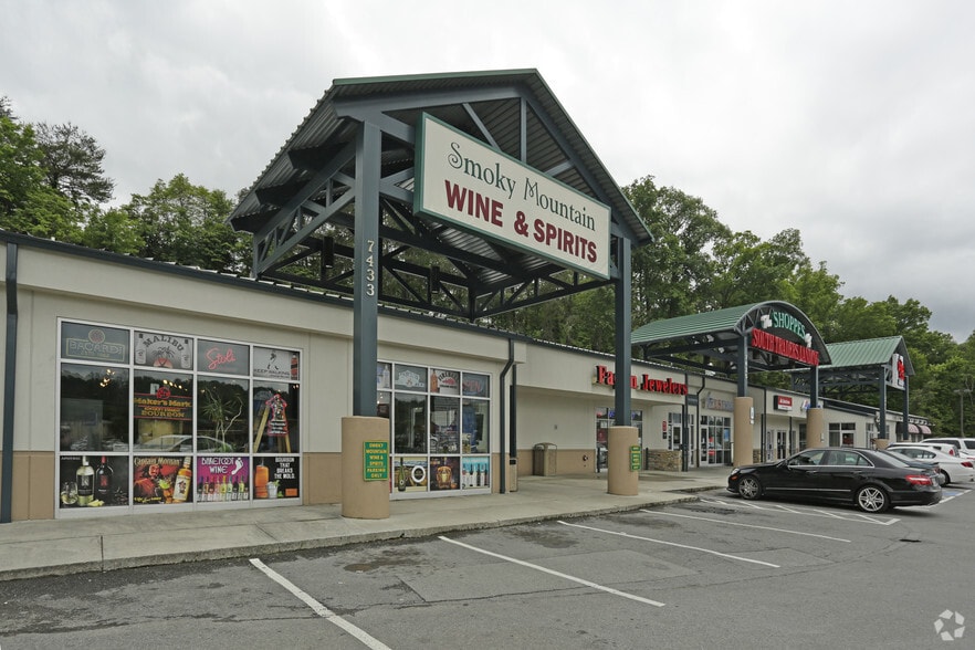 More Photos Of 7417-7433 Chapman Hwy, Knoxville Freestanding For Lease