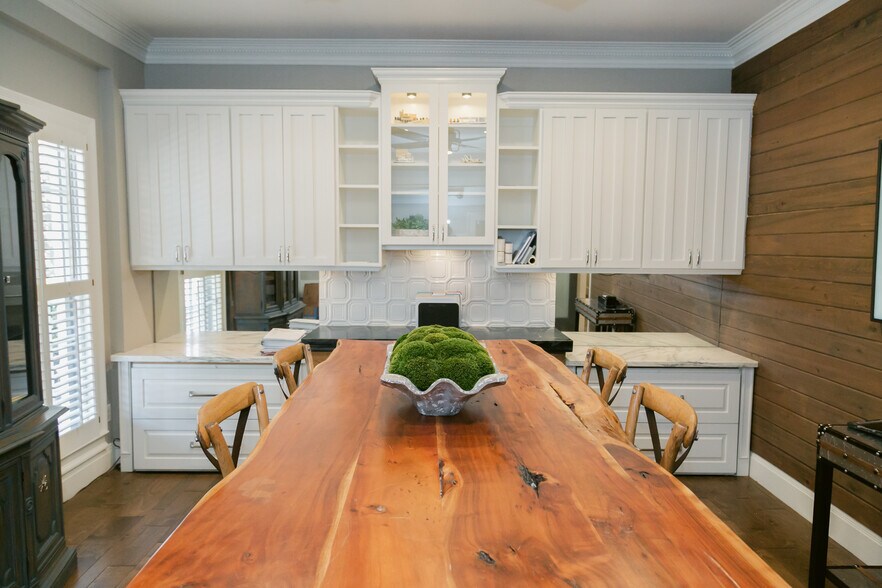 More Photos Of 1513 Oak Grove Rd, Decatur Office For Sale