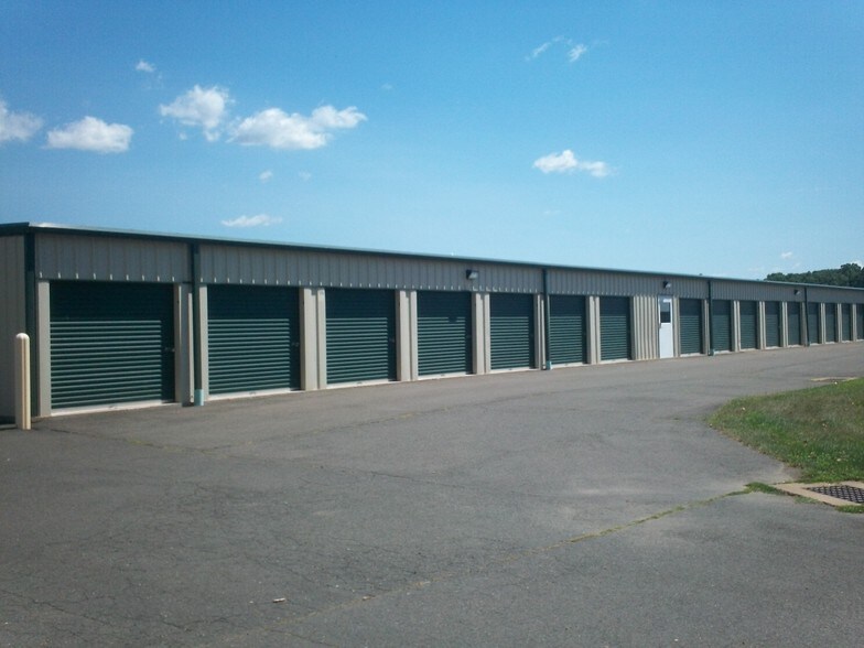 More Photos Of 47-50 Plantation Rd, Broad Brook Flex For Lease