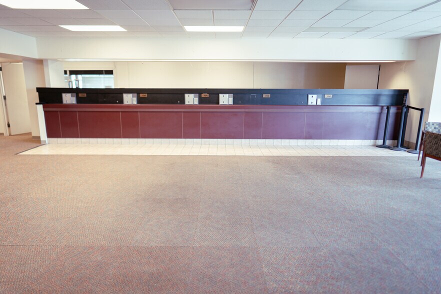 More Photos Of 2802 N Lafayette Rd, Indianapolis Unknown For Lease