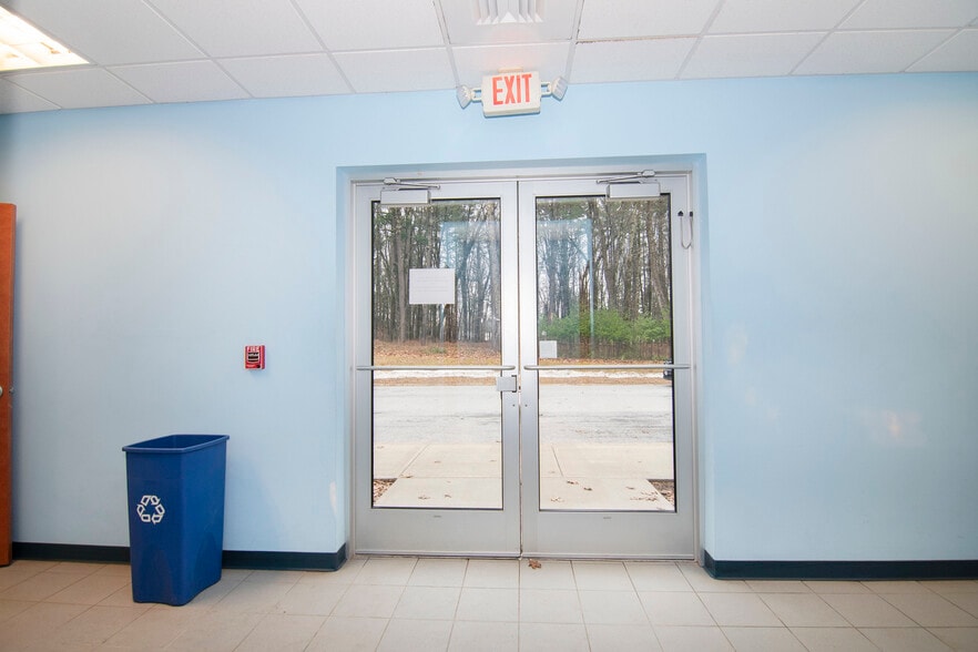 More Photos Of 3 Unlimited Dr, Saratoga Springs Office For Lease