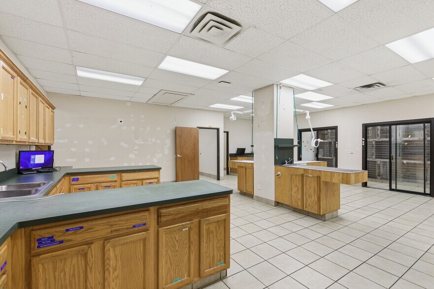 More Photos Of 1695 S State Highway 121, Lewisville Veterinarian Kennel For Sale