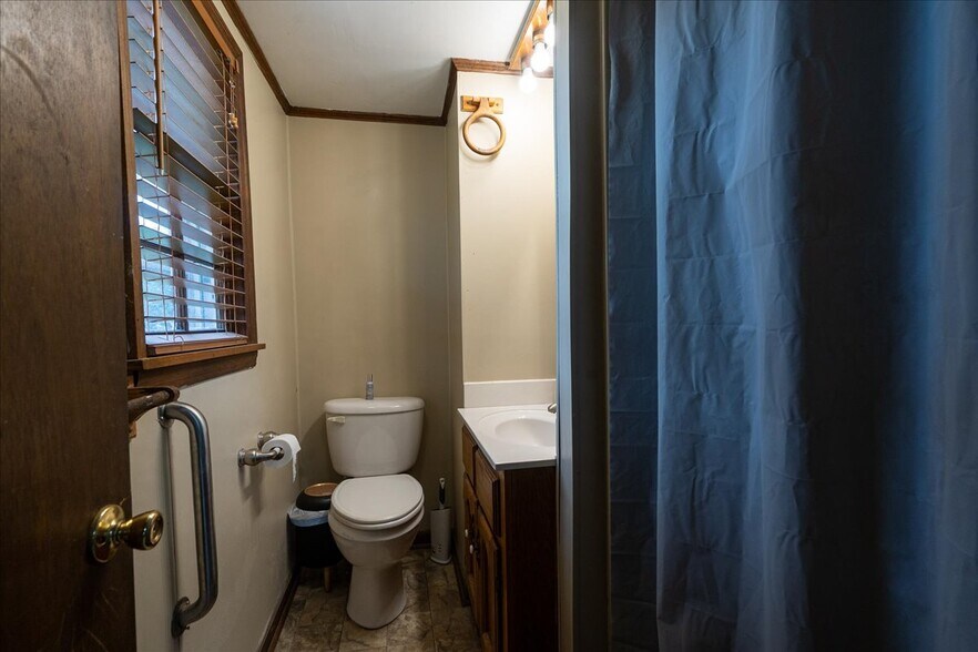 More Photos Of 317 General Daniel Ave N, Danielsville General Retail For Sale
