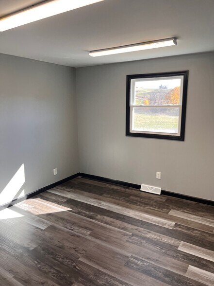 More Photos Of 810 Carlton Dr, Bentleyville Office For Lease