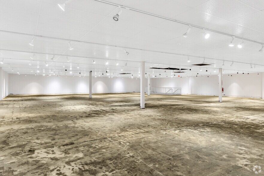 More Photos Of 6542 E Virginia Beach Blvd, Norfolk Freestanding For Lease